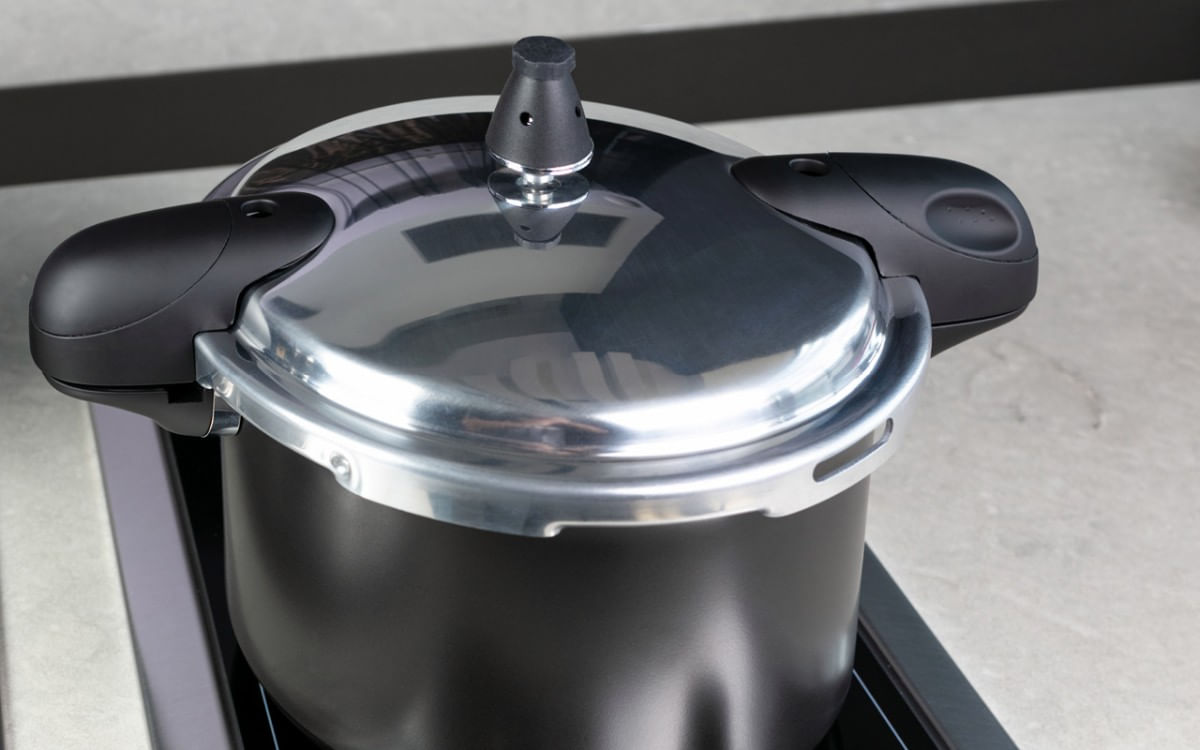 Panela de Pressão Indução Brinox Pressure Antiaderente Ceramic Life 5,4 Litros Preto 2 Panela de Pressão Indução Brinox Pressure Antiaderente Ceramic Life 5,4 Litros Preto